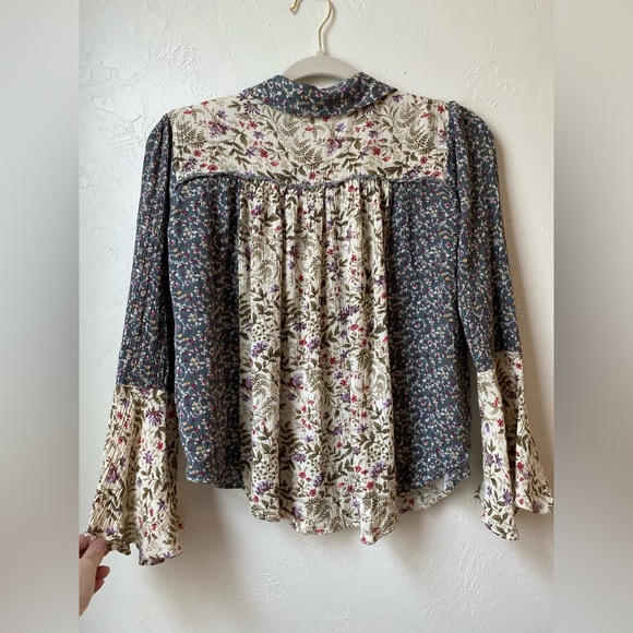 NWOT MYSTREE Floral Bell Sleeve Button Front Blouse XS - Picture 7 of 9